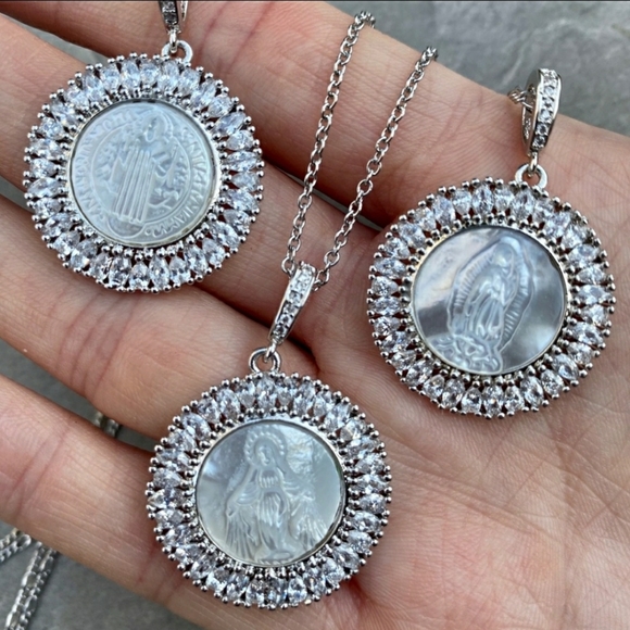 Boho Mary Shell necklace - Picture 4 of 5